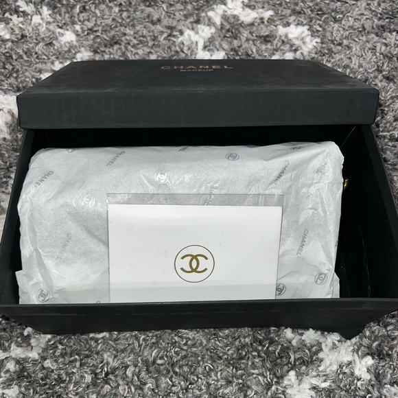 NIB GWP Chanel Makeup Black Quilted Bum Belt Bag with Gold Chain - Picture 3 of 8